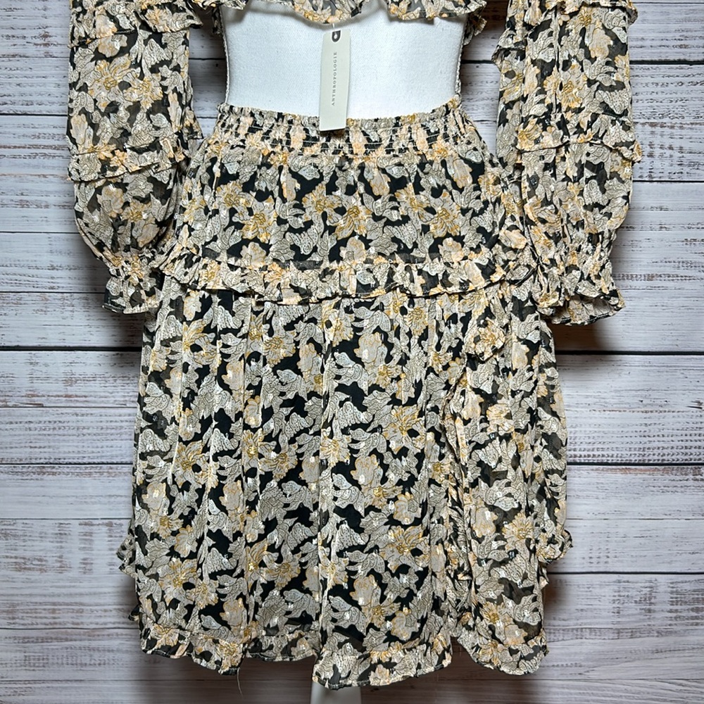 Anthropologie V Neck Ruffle Mini Dress Neutral Motif
Size Small - Picture 16 of 16